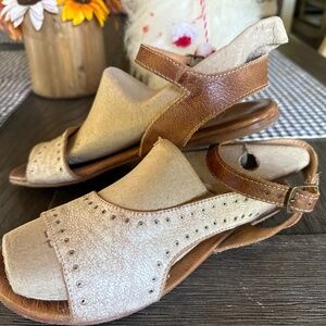 Woman’s Bedistu Sandal